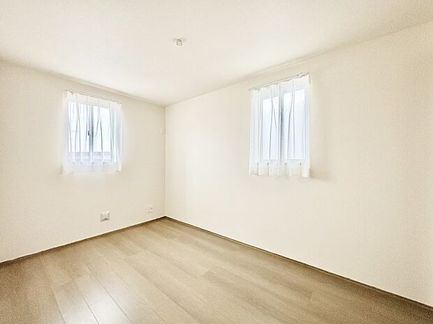 2面採光で気持ちよく自然光が取り入れられるのでお子様のお部屋にもピッタリ