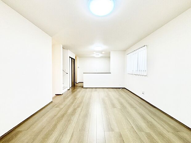 家族の笑顔が自然と生まれてくる、そんな雰囲気のダイニングに仕上がっています。