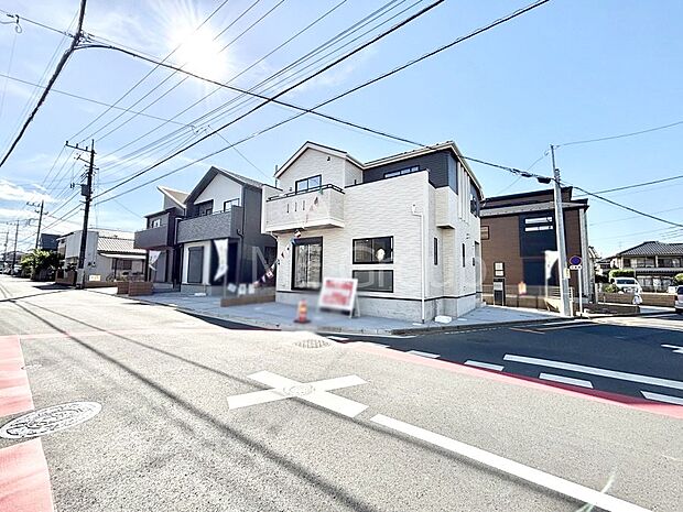 前面道路はきちんと整備されています  