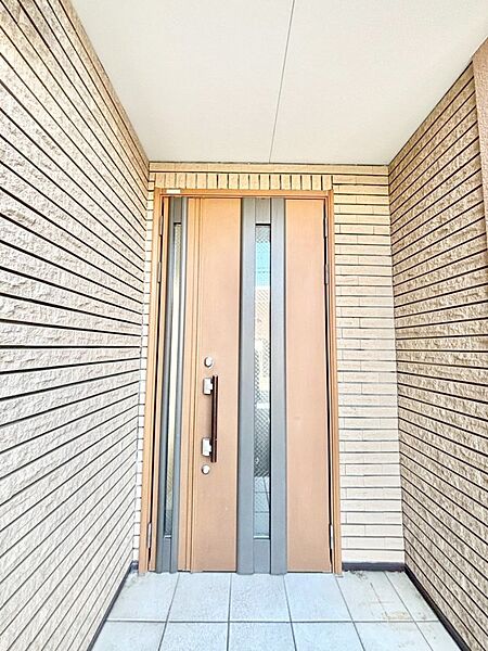 大切な家族、来客を出迎える玄関。