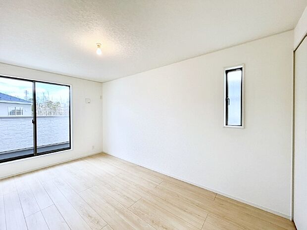 明るいバルコニーサイドに洋室を設置。目覚めの良い寝室に。