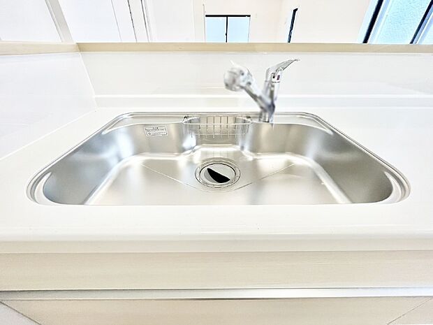 広々としたシンクでお料理やお皿洗いもラクラク快適に!