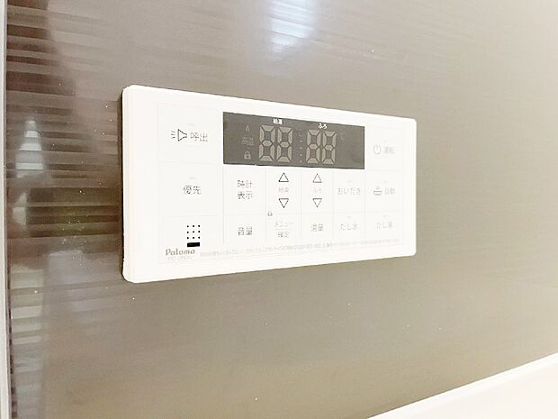 スイッチ1つで一定量の湯を浴槽に張ったり、保温や追い焚きが可能!