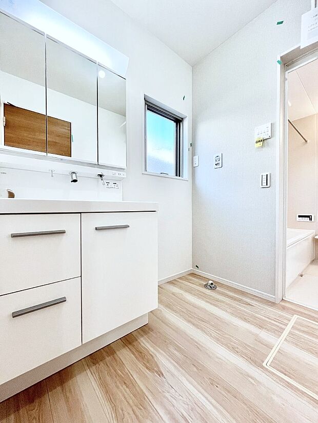 清潔感のある快適空間です。毎日の身支度も気持ち良くお使い頂けます。