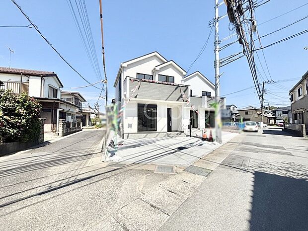 前面道路はきちんと整備されています  