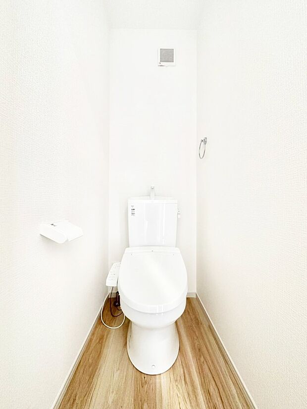 白を基調とした清潔感のある落ち着ける空間