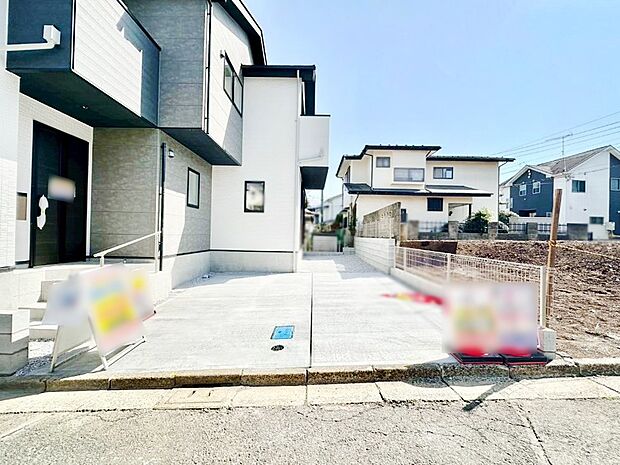 目の前が駐車場だと雨の日も大量にお買い物をした時も便利ですね
