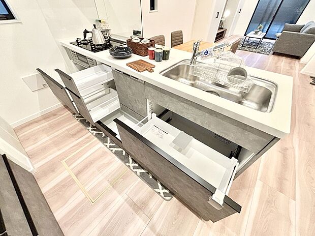 使いやすさを優先したスライド式収納タイプ！