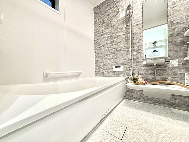 落ち着いた雰囲気でゆっくりお寛ぎいただけるバスルーム