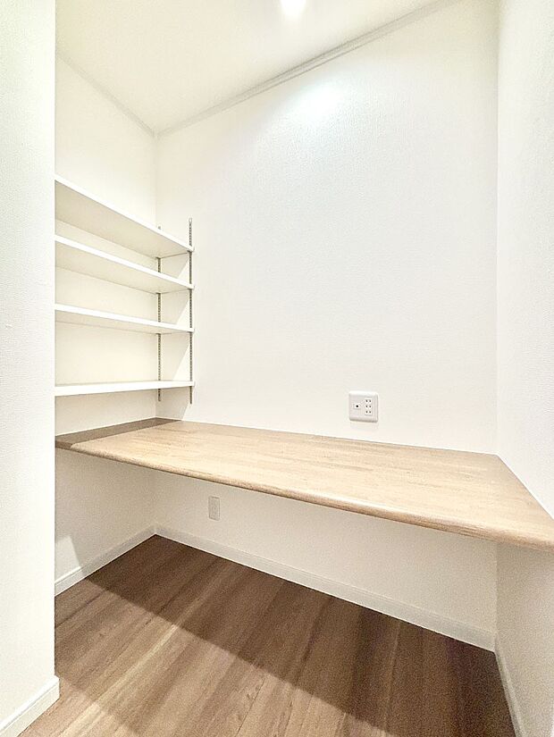 たっぷりの納戸スペースで快適に暮らせそう   