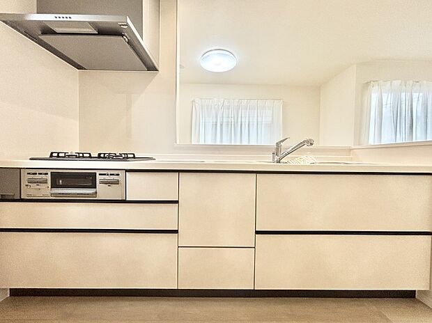 毎日使うキッチンだから、使いやすさ&お手入れのしやすさにこだわりました。