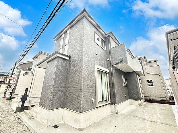 洗練された外観、上質な住空間が広がる室内は永く安心して過ごせる住居です。