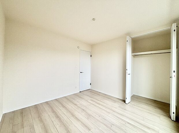 使いやすい形でベットや家具の置き方にも困ることもありません。