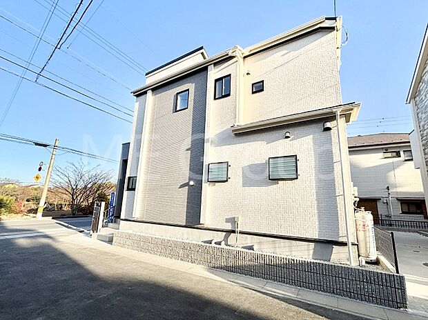 洗練された外観、上質な住空間が広がる室内は永く安心して過ごせる住居です。 