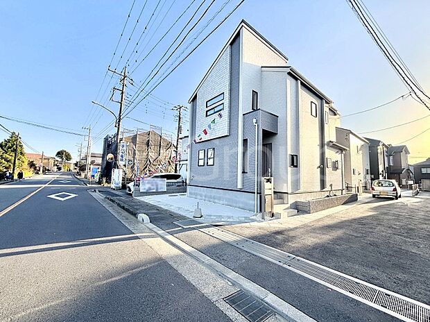 角地なので日当たりも良く、お家が堂々として見えます。