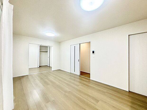 落ち着いた雰囲気のLDKは家族みんなの快適空間