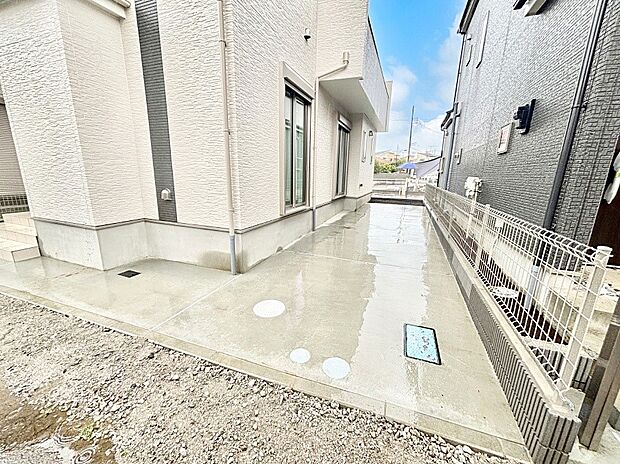 駐車2台可能！急なお客様の駐車に。また、ご家族の自転車スペースとしても大活躍。