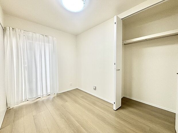 窓からのやさしい光が心地よいプライベートルーム