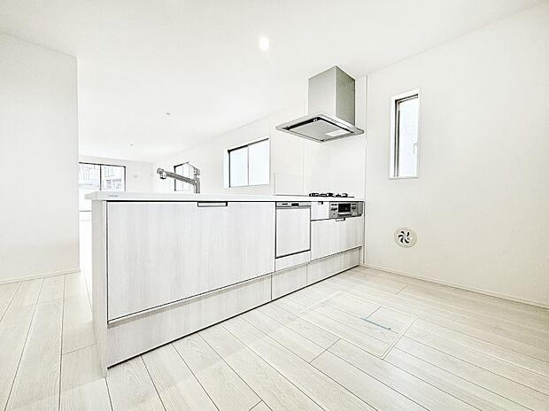 広々とした使い勝手の良いキッチンで日々のお料理も楽しくなりそう