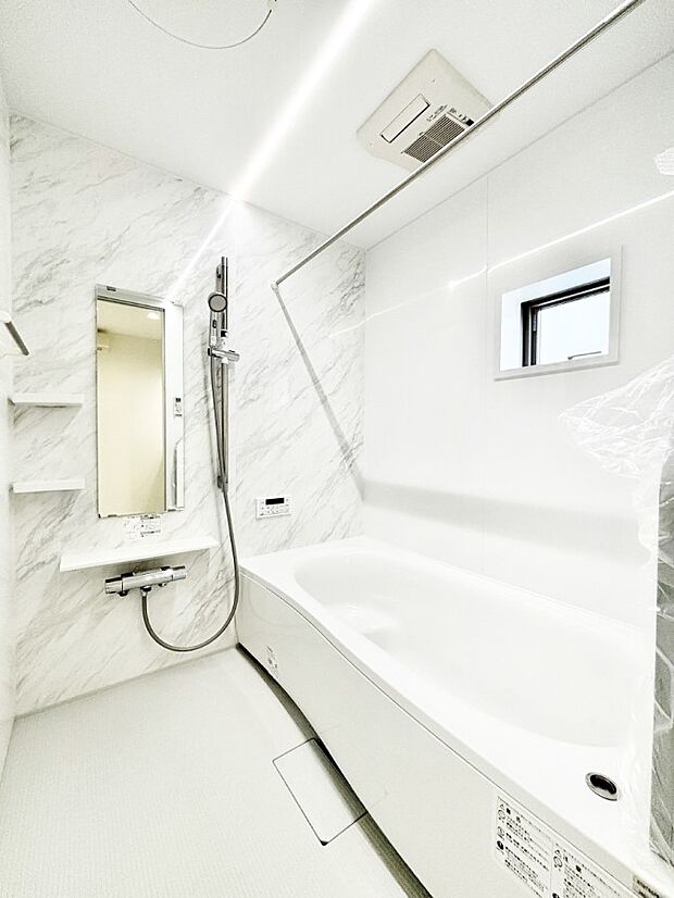 落ち着いた雰囲気でゆっくりお寛ぎいただけるバスルーム