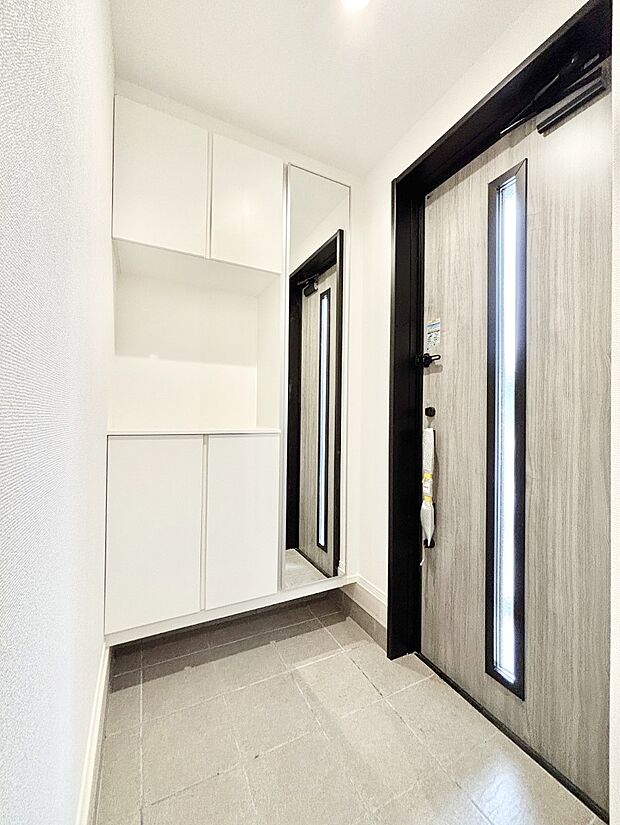 飾り棚を利用して、お越しいただくお客様をおもてなしできます。　