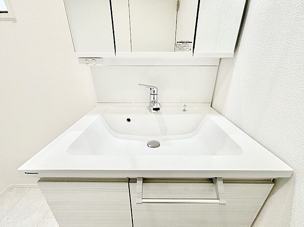 ハンドシャワー付き！使いやすい洗面台。