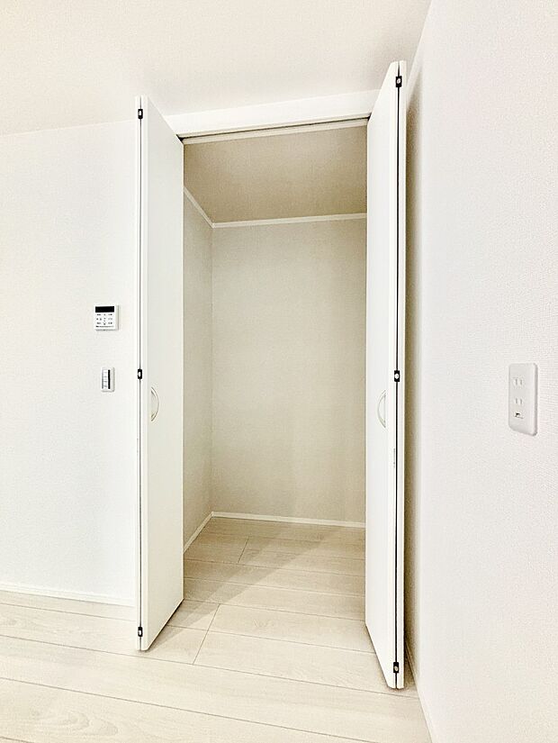 キッチン横にパントリーを設置！