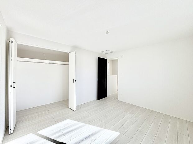 収納が充実しているので、居住スペースを広く使えます。 