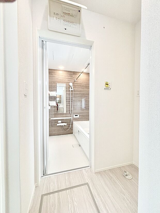 清潔感のある快適空間です。毎日の身支度も気持ち良くお使い頂けます。 