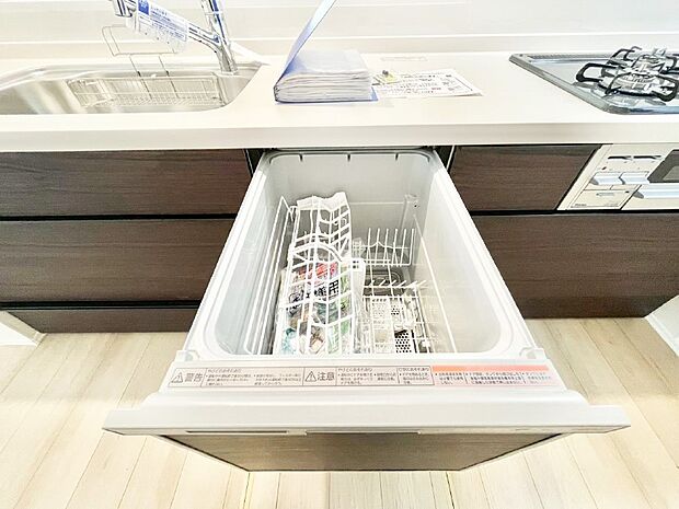 面倒なお片づけは食洗機にお任せ！家事の負担が減って、時間にも気持ちにもゆとりができます。