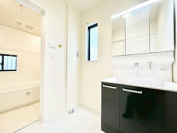 広々とゆとりのあるランドリースペース。  