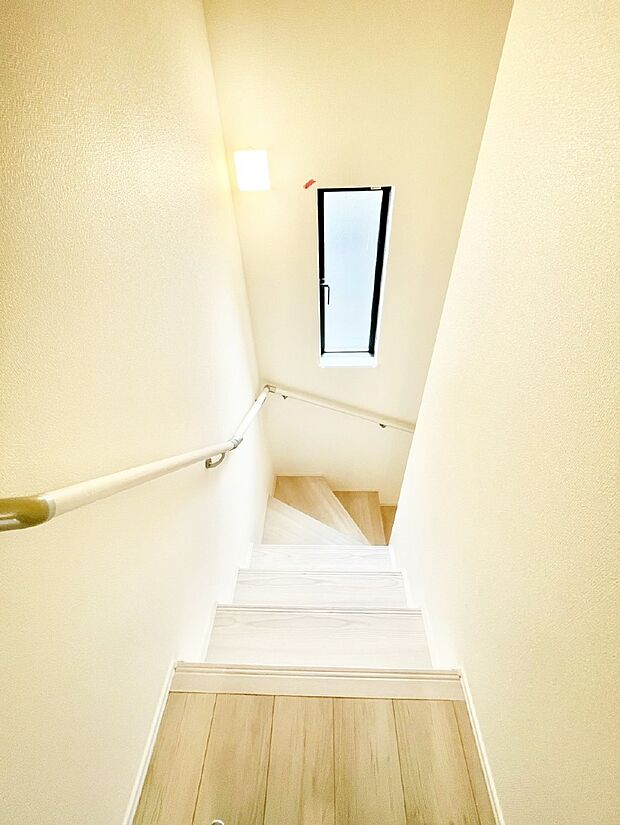 安全性を考慮し階段には手すりを設置しています