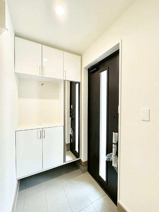 飾り棚を利用して、お越しいただくお客様をおもてなしできます。