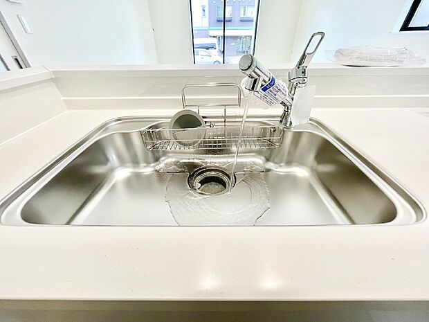 いつでも清潔なおいしいお水を。一つの水栓で水道水と浄水を使い分け。