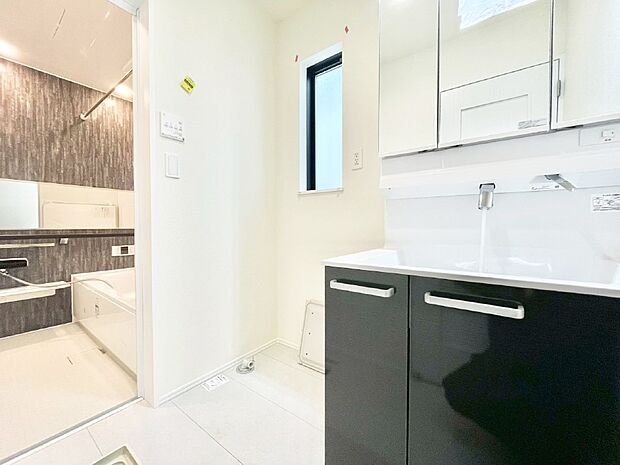 広々とゆとりのあるランドリースペース。