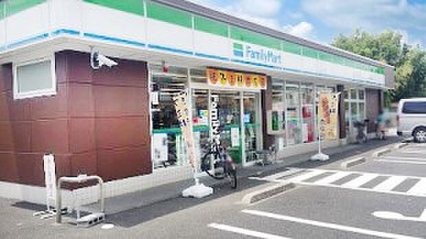 コンビニ 42m ファミリーマート 越谷大林店