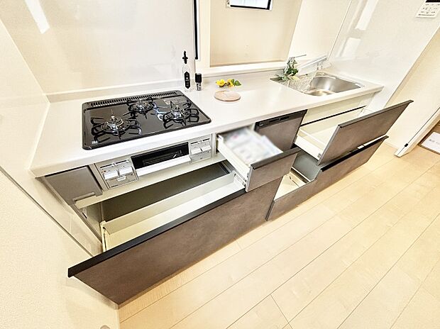 使いやすさを優先したスライド式収納タイプ!