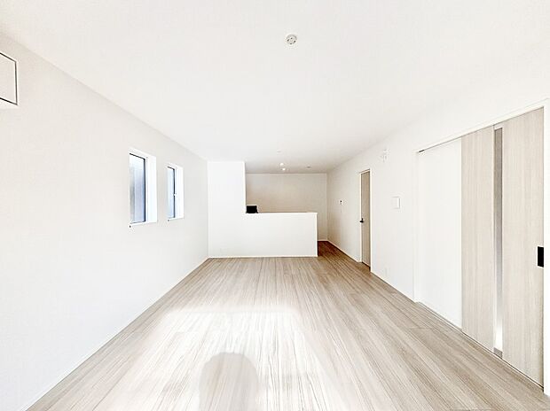 家族団らんの時間も増えそうなくつろぎのリビングダイニング。   