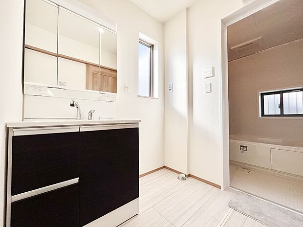 広々とゆとりのあるランドリースペース。  