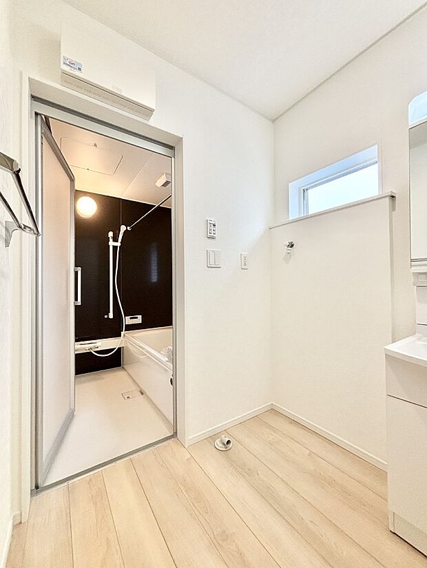 広々とゆとりのあるランドリースペース。