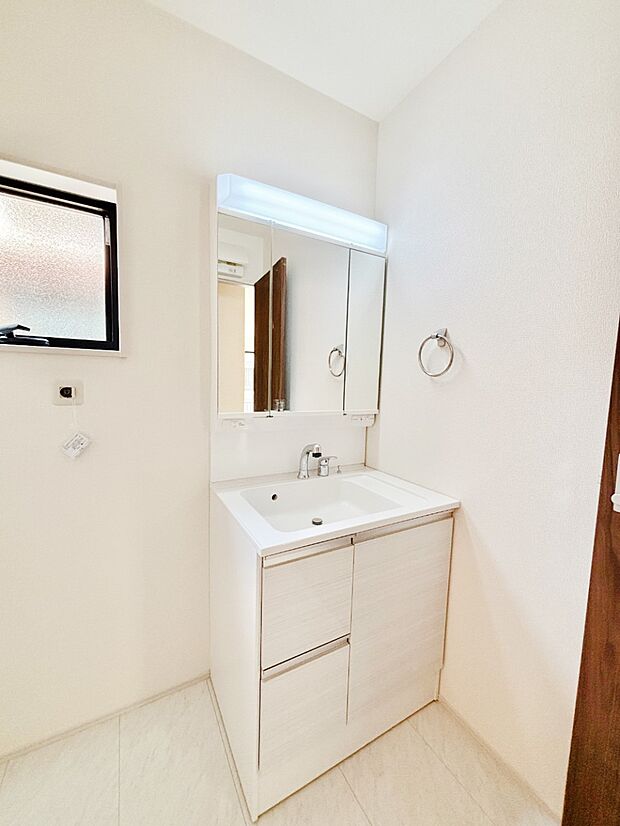 収納力と機能性に優れた洗面化粧台