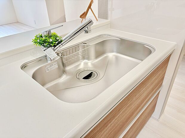 広々としたシンクでお料理やお皿洗いもラクラク快適に!