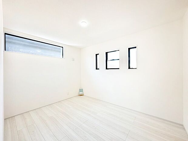 2面採光で気持ちよく自然光が取り入れられるのでお子様のお部屋にもピッタリ