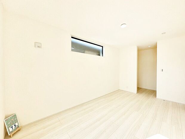 大容量の収納力が嬉しいWIC付きのお部屋でゆったりリラックスタイム!