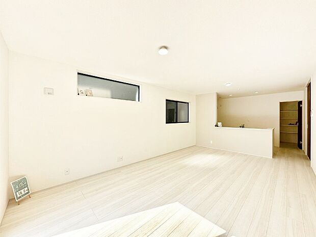 家族の笑顔が自然と生まれてくる、そんな雰囲気のダイニングに仕上がっています。