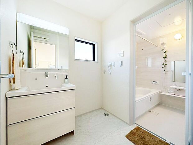 清潔感のある快適空間です。毎日の身支度も気持ち良くお使い頂けます