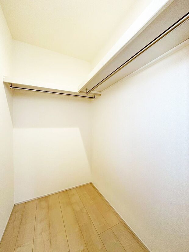 季節の衣類もスッキリ収納!大容量の収納力が魅力的なWIC付きです。