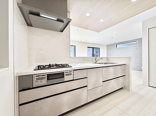 ゆとりあるキッチンではご家族と楽しくお料理ができます。