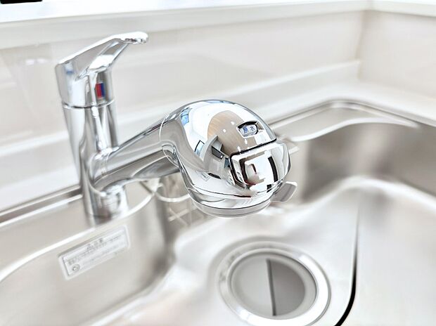 いつでも清潔なおいしいお水を。一つの水栓で水道水と浄水を使い分け。