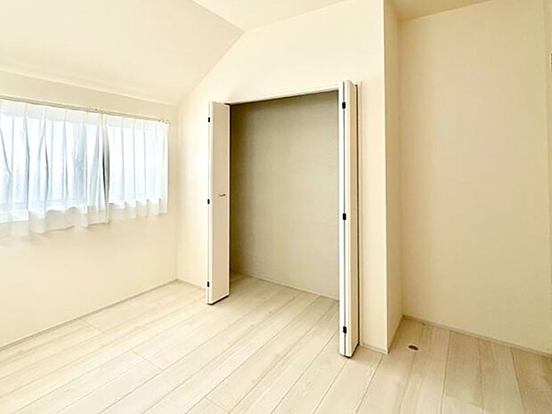 たっぷりの収納スペースで快適に暮らせそう 